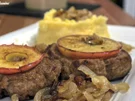 Apfelbouletten mit Zwiebeln und Kartoffelstampf - Rezept - Bild Nr. 2169