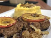 Apfelbouletten mit Zwiebeln und Kartoffelstampf - Rezept - Bild Nr. 2169