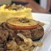 Apfelbouletten mit Zwiebeln und Kartoffelstampf - Rezept - Bild Nr. 2169