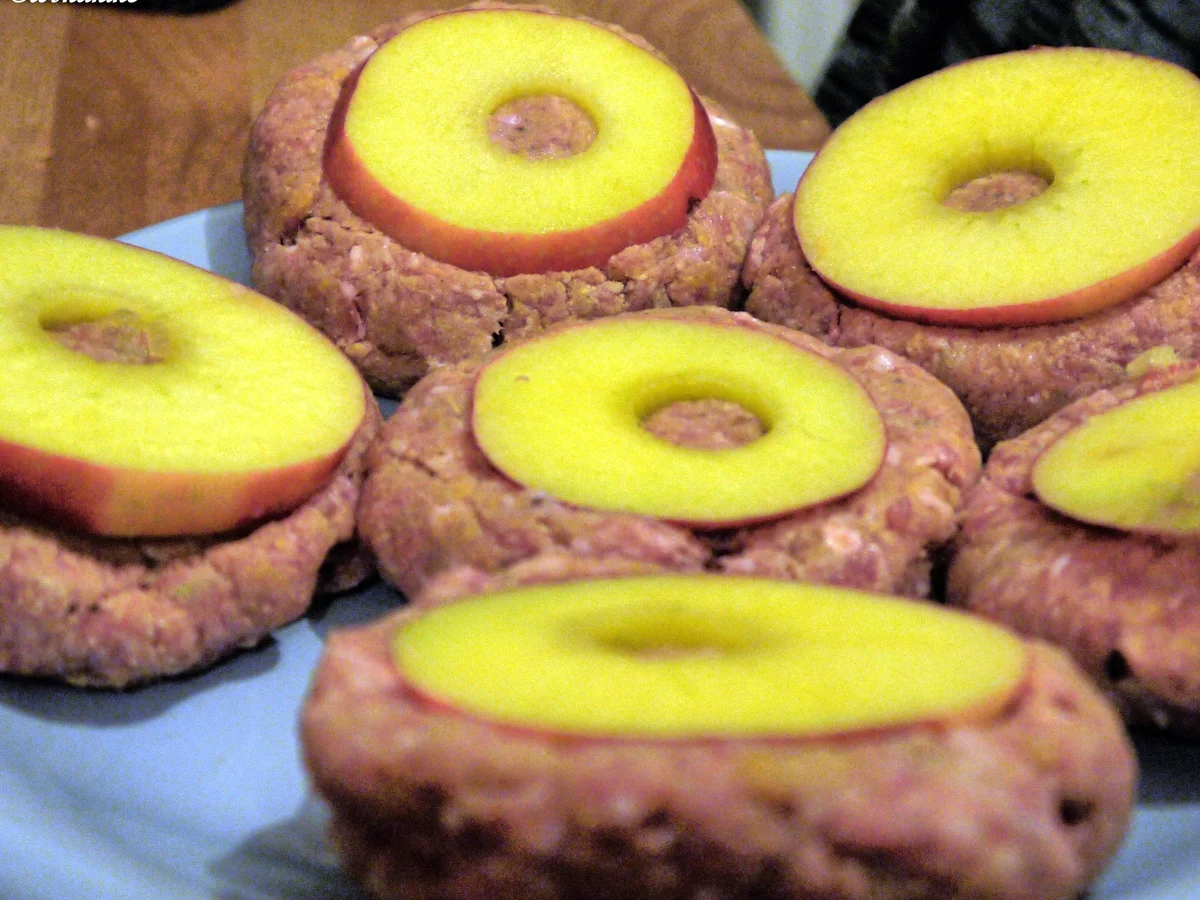 Apfelbouletten mit Zwiebeln und Kartoffelstampf - Rezept - Bild Nr. 2177