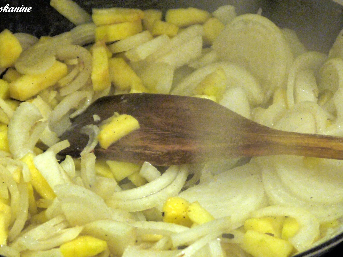 Apfelbouletten mit Zwiebeln und Kartoffelstampf - Rezept - Bild Nr. 2179