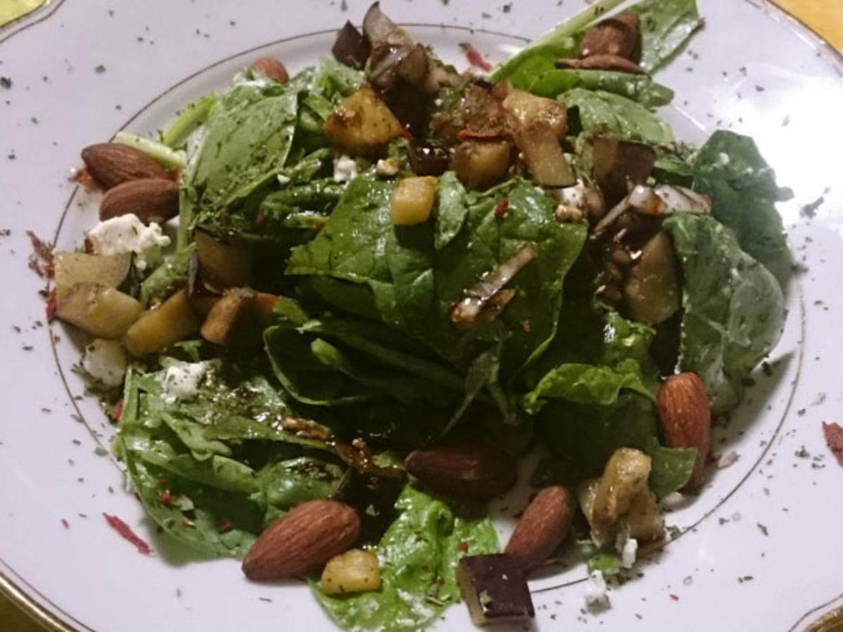 Spinatsalat mit gegrillter Aubergine, Feta und Rauchmandeln - Rezept
Eingereicht von Das perfekte Dinner