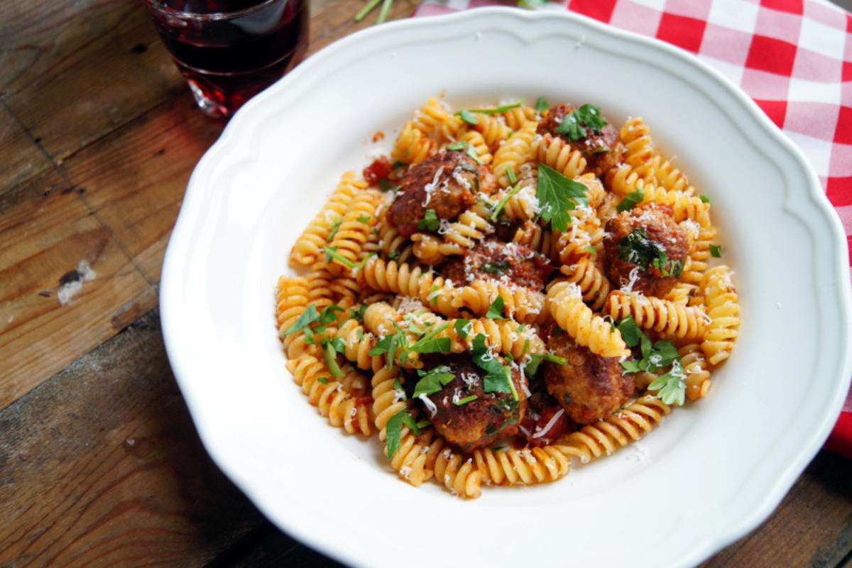 Bilder für Pasta mit Fleischbällchen - Rezept