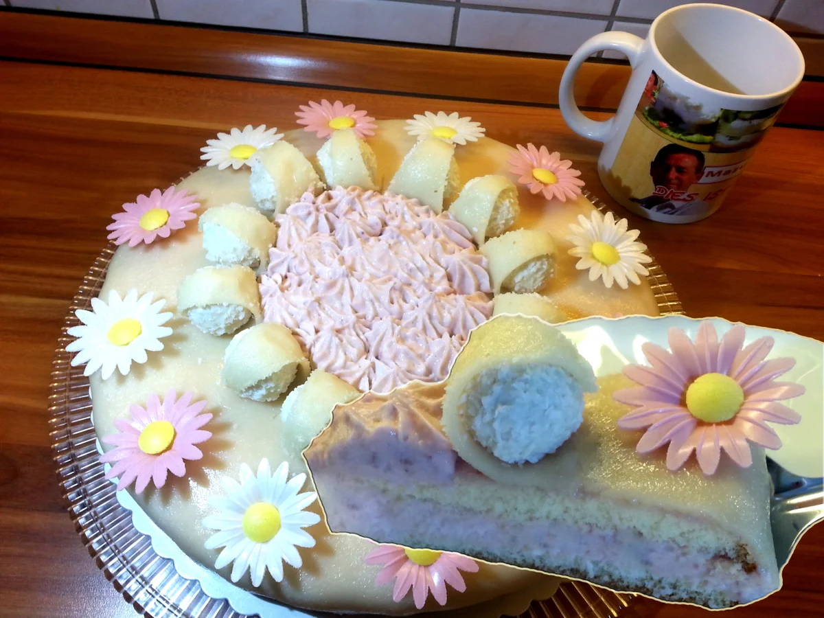 Rezept: Mazu12-Marzipantorte mit Erdbeer-Konfitüre, Sahne, Raffaello und Philadelphia Bild Nr. 2201 Mazu12-Marzipantorte mit Erdbeer-Konfitüre, Sahne, Raffaello und Philadelphia - Rezept - Bild Nr. 2201