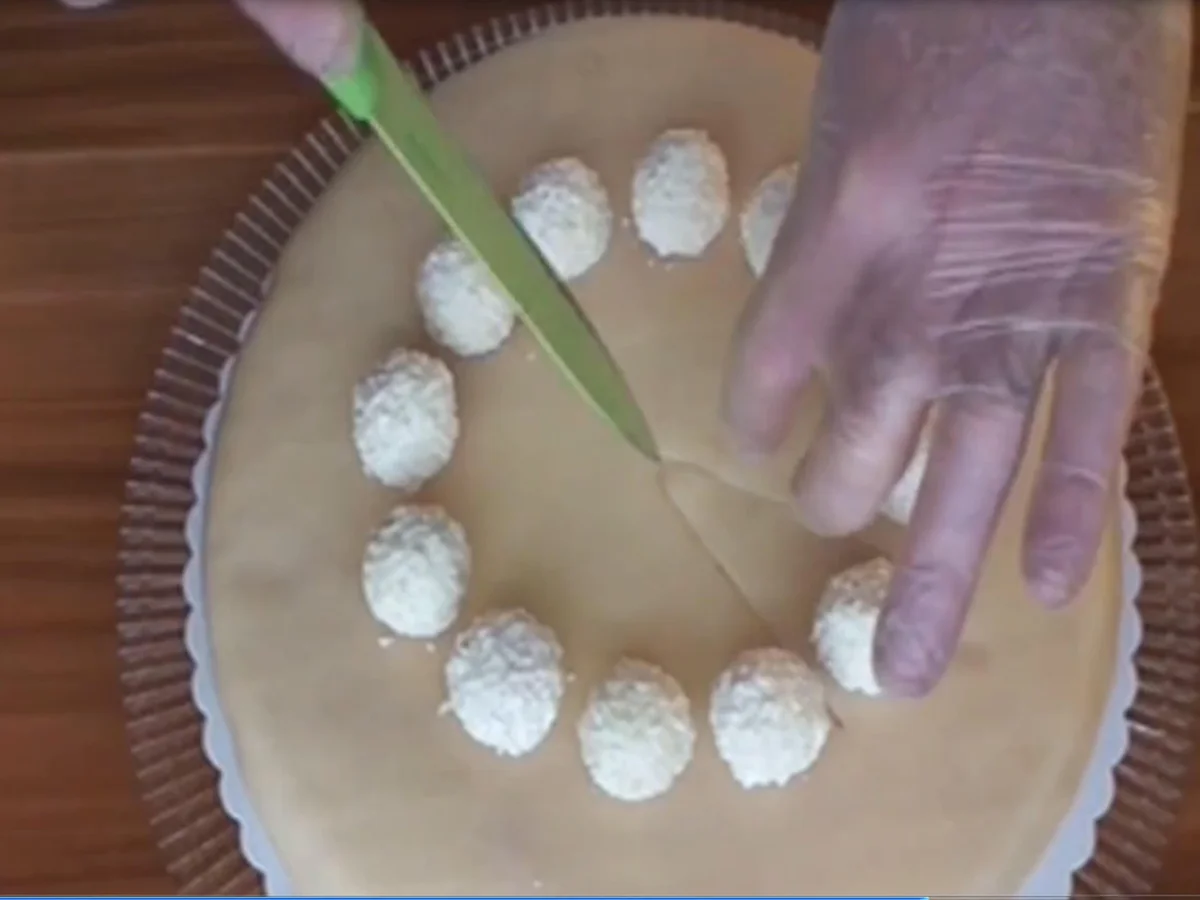 Rezept: Mazu12-Marzipantorte mit Erdbeer-Konfitüre, Sahne, Raffaello und Philadelphia Bild Nr. 2188 Mazu12-Marzipantorte mit Erdbeer-Konfitüre, Sahne, Raffaello und Philadelphia - Rezept - Bild Nr. 2188