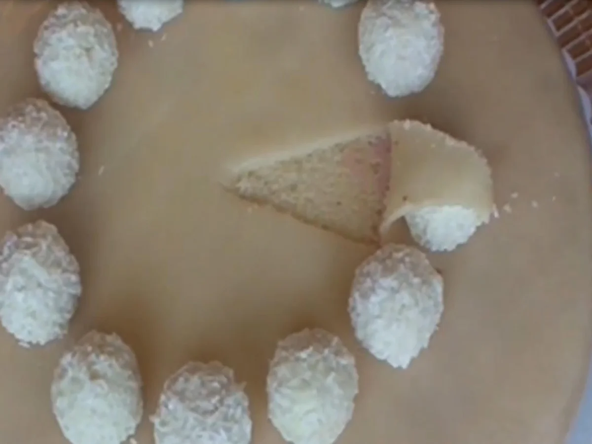 Rezept: Mazu12-Marzipantorte mit Erdbeer-Konfitüre, Sahne, Raffaello und Philadelphia Bild Nr. 2188 Mazu12-Marzipantorte mit Erdbeer-Konfitüre, Sahne, Raffaello und Philadelphia - Rezept - Bild Nr. 2188