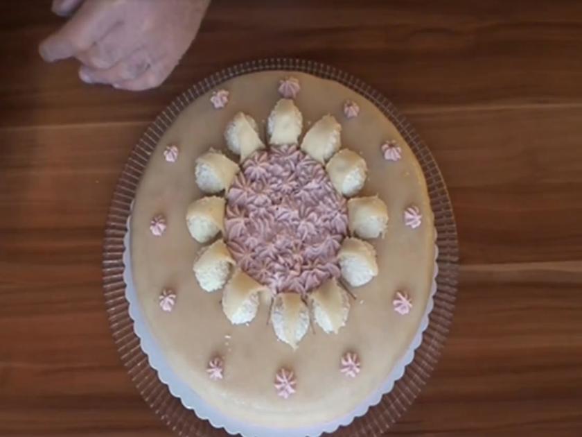 Mazu12 Marzipantorte mit Erdbeer Konfitüre, Sahne, Raffaello und ... Mazu12 Marzipantorte mit Erdbeer Konfitüre, Sahne, Raffaello und ...