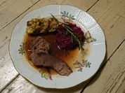 Geschmorter Gamsschlögel mit Rotkraut und Brezelknödel - Rezept - Bild Nr. 2185
