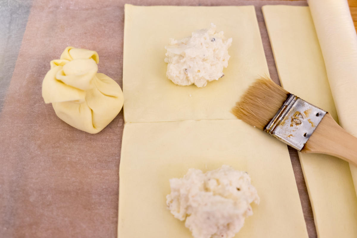 Grana Padano-Säckchen mit Lachsfilet auf Zucchinigemüse - Rezept - Bild Nr. 2192