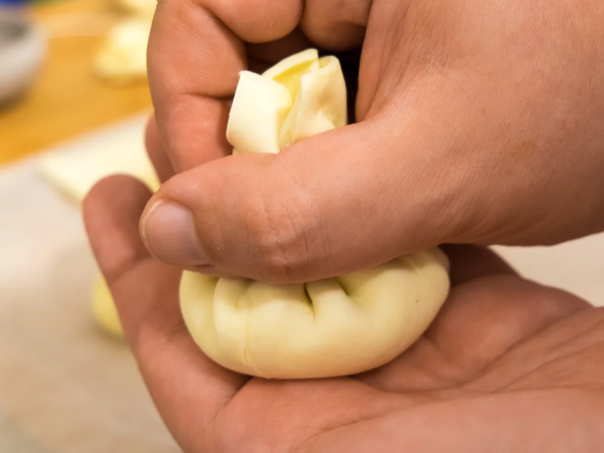 Rezept: Grana Padano-Säckchen mit Lachsfilet auf Zucchinigemüse Bild Nr. 2194 Grana Padano-Säckchen mit Lachsfilet auf Zucchinigemüse - Rezept - Bild Nr. 2194
