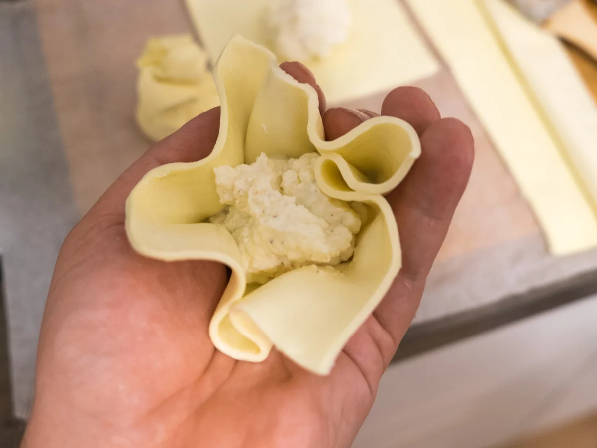 Rezept: Grana Padano-Säckchen mit Lachsfilet auf Zucchinigemüse Bild Nr. 2195 Grana Padano-Säckchen mit Lachsfilet auf Zucchinigemüse - Rezept - Bild Nr. 2195