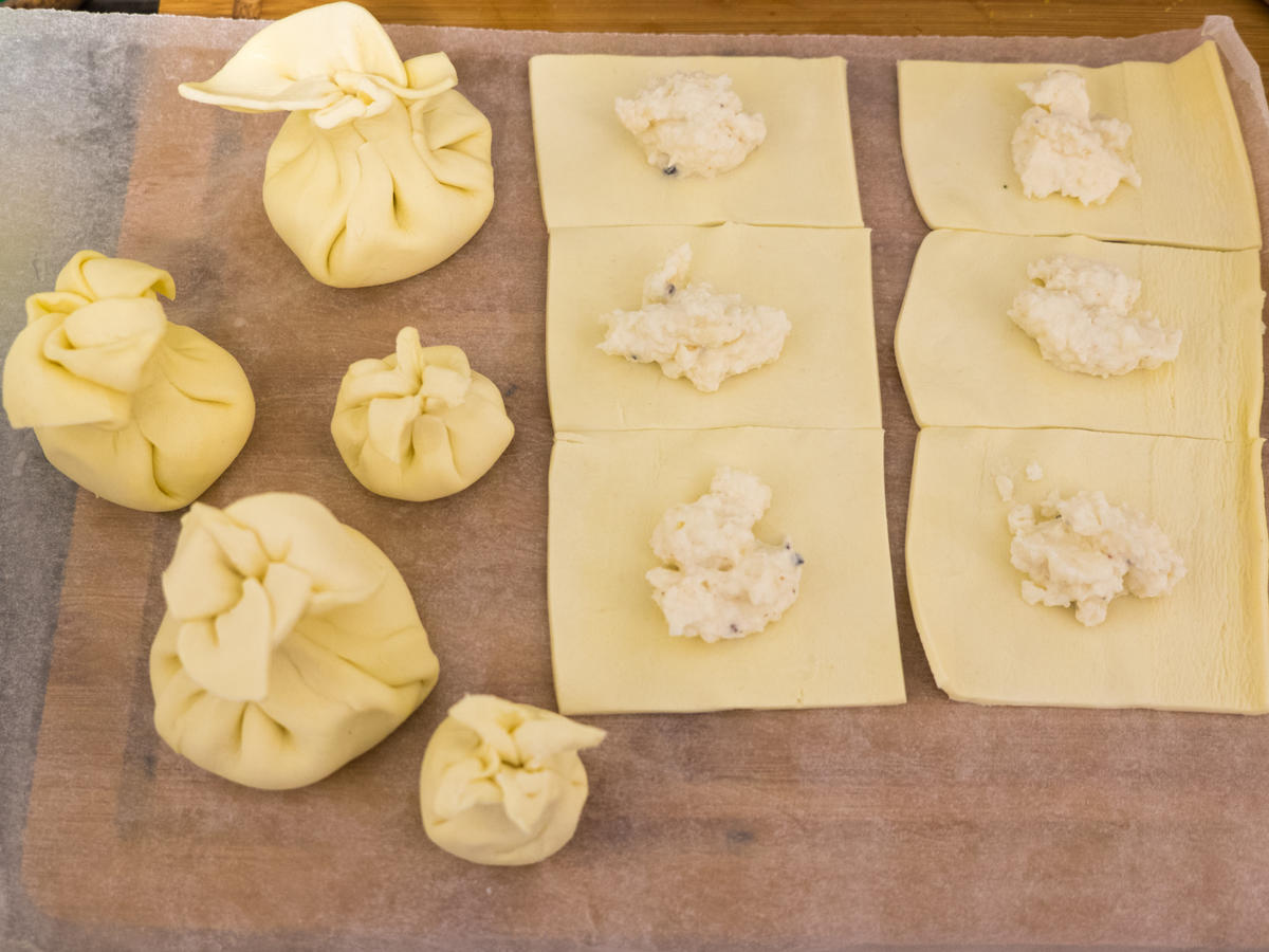 Grana Padano-Säckchen mit Lachsfilet auf Zucchinigemüse - Rezept - Bild Nr. 2198