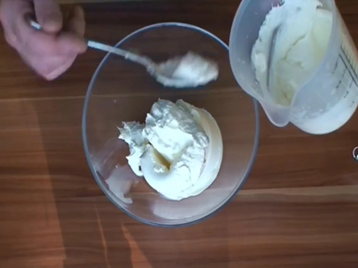 Mazu12-Mascarpone Torte mit Götterspeise und gefärbte Sahne - Rezept - Bild Nr. 2231