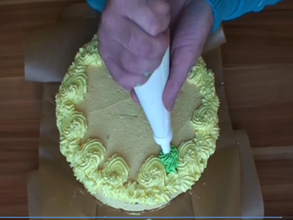 Mazu12-Mascarpone Torte mit Götterspeise und gefärbte Sahne - Rezept - Bild Nr. 2234