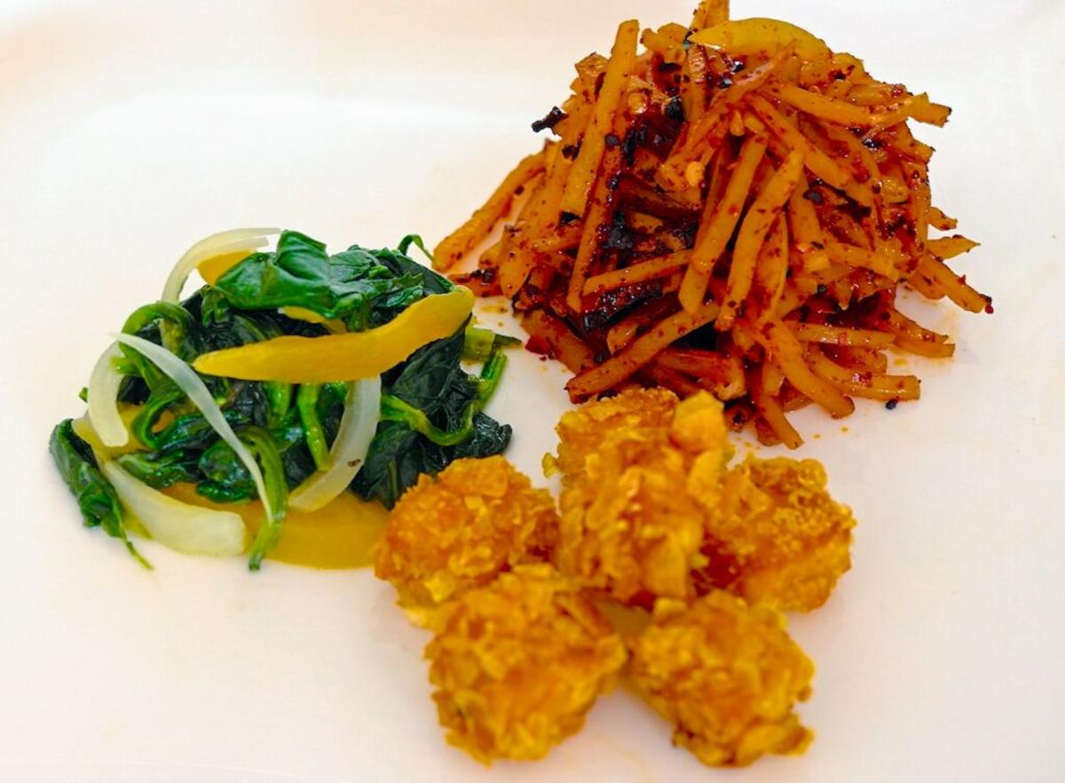 Tofunuggets mit scharfen Kartoffelstreifen und Spinat-Aprikosen-Gemüse - Rezept - Bild Nr. 2285
