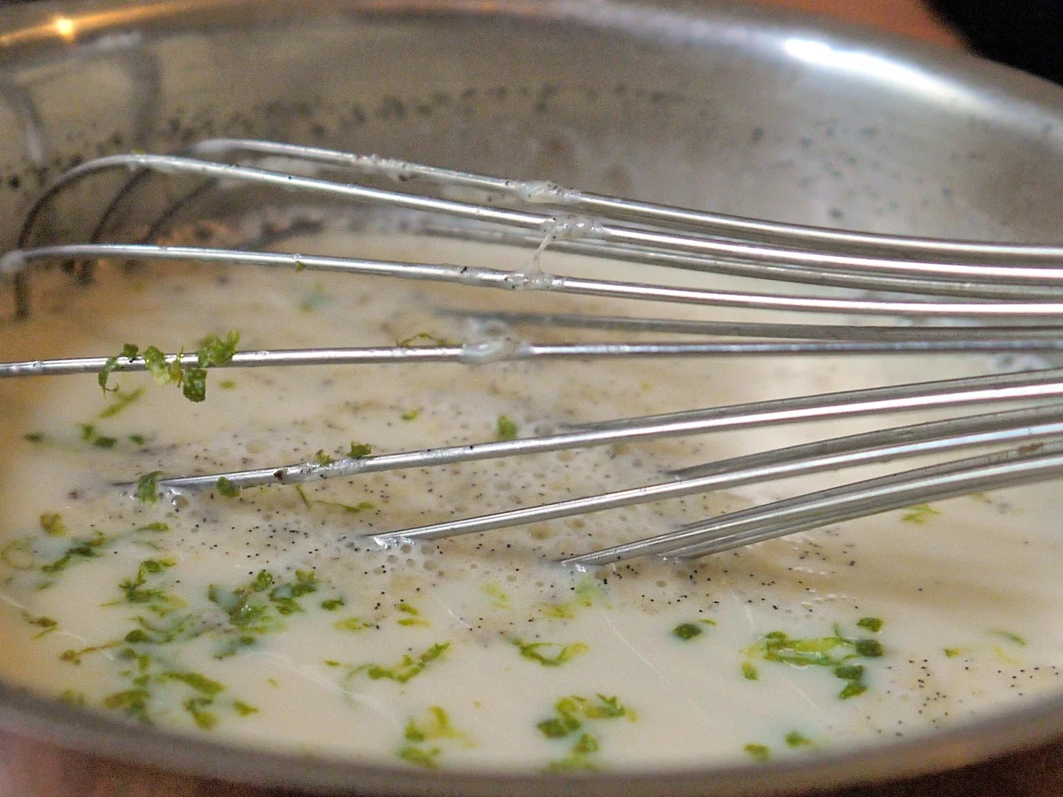 Limetten-Panna Cotta mit beschwipstem Granatapfel - Rezept - Bild Nr. 2286