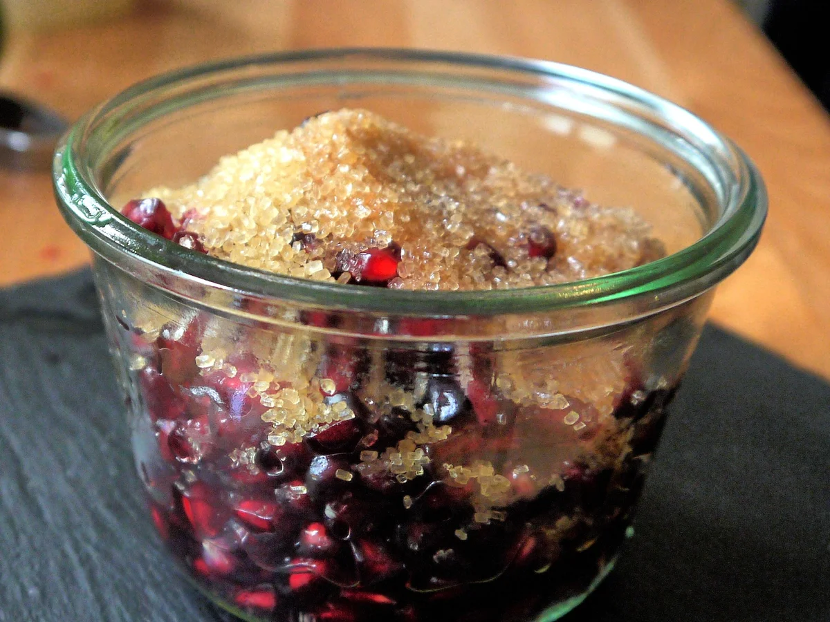 Limetten-Panna Cotta mit beschwipstem Granatapfel - Rezept - Bild Nr. 2291