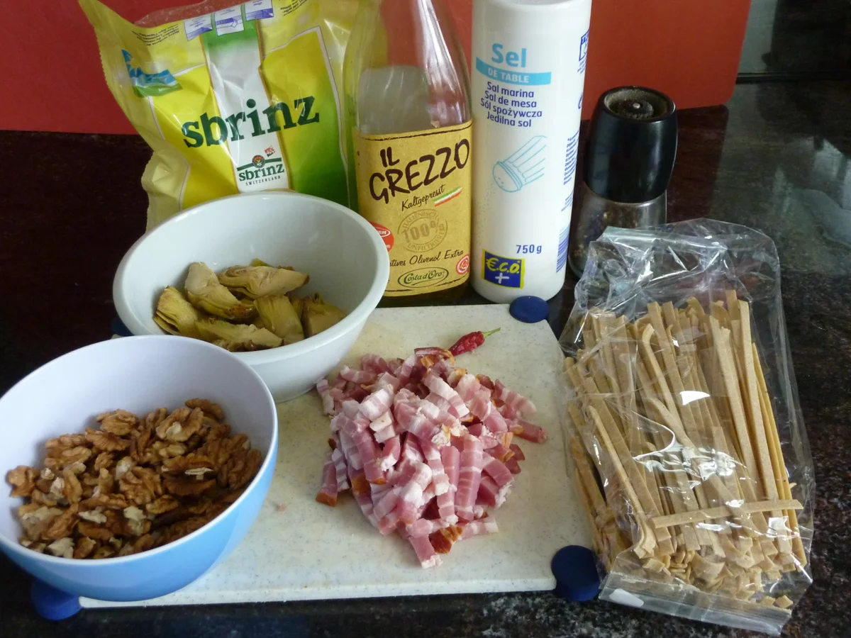 Tagliatelle an Walnüsse-Artischocken Sauce und Speck. - Rezept - Bild Nr. 2301