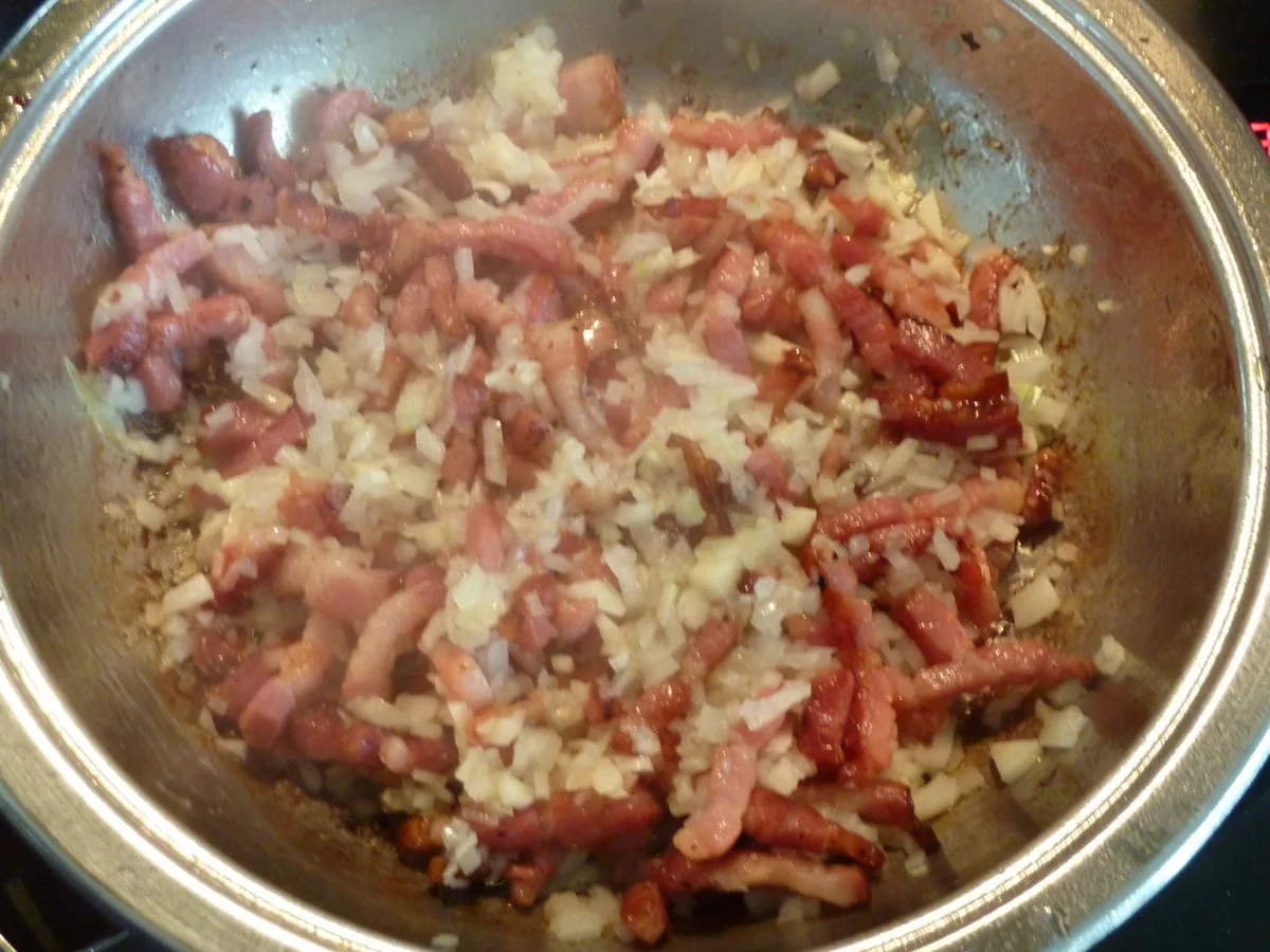 Tagliatelle an Walnüsse-Artischocken Sauce und Speck. - Rezept - Bild Nr. 2302