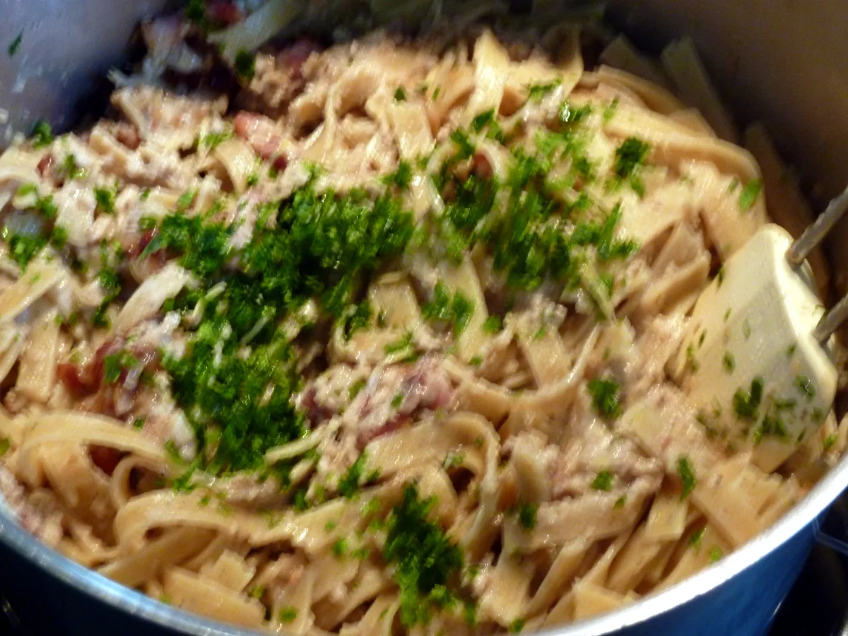 Tagliatelle an Walnüsse-Artischocken Sauce und Speck. - Rezept - Bild Nr. 2303