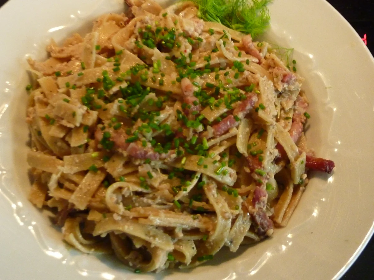 Tagliatelle an Walnüsse-Artischocken Sauce und Speck. - Rezept - Bild Nr. 2304