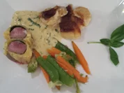 Rezept: Lammrücken in Blätterteig auf Senf-Basilikum-Soße, dazu ein Trio von Gemüse mit Gratin Bild Nr. 2301 Lammrücken in Blätterteig auf Senf-Basilikum-Soße, dazu ein Trio von Gemüse mit Gratin - Rezept - Bild Nr. 2301