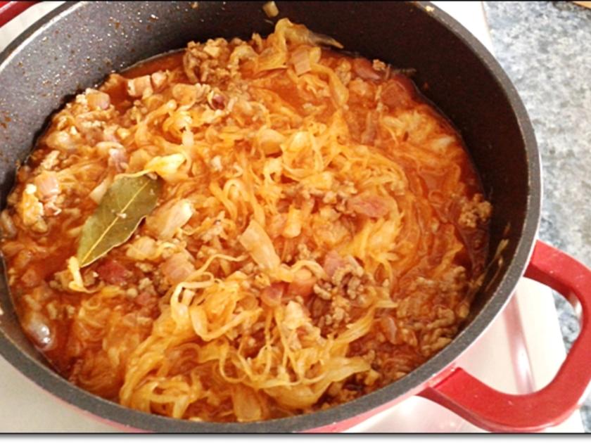 Deftiger Sauerkraut- Hackfleisch Eintopf mit Wurstschnecke - einfach ...