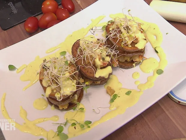 Rezept: Kartoffelchips-Türmchen an Senfsößchen Bild Nr. 2318 Kartoffelchips-Türmchen an Senfsößchen - Rezept - Bild Nr. 2318