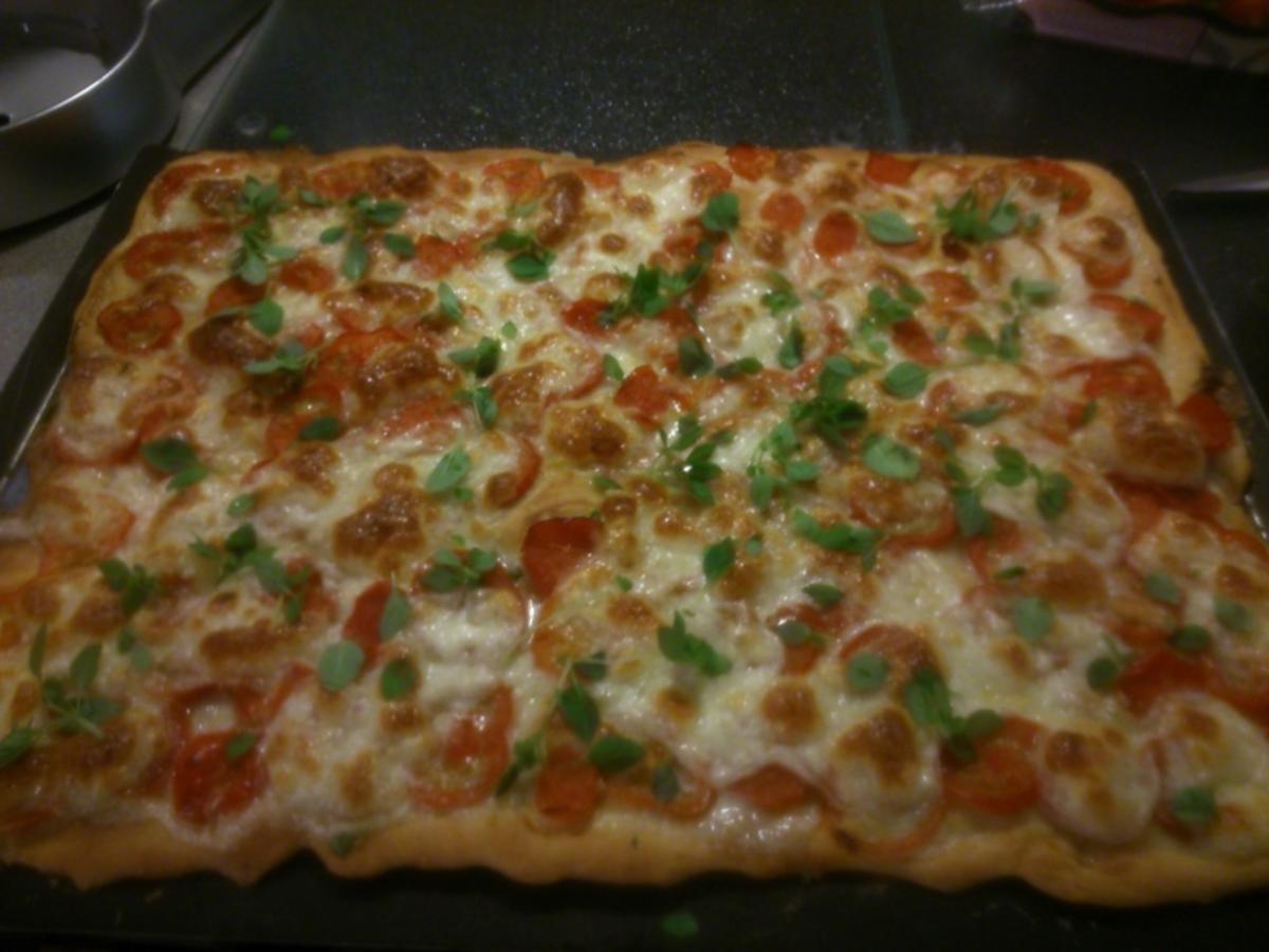 Tomate-Mozzarella-Pizza ohne SchnickSchnack! - Rezept - Bild Nr. 2354