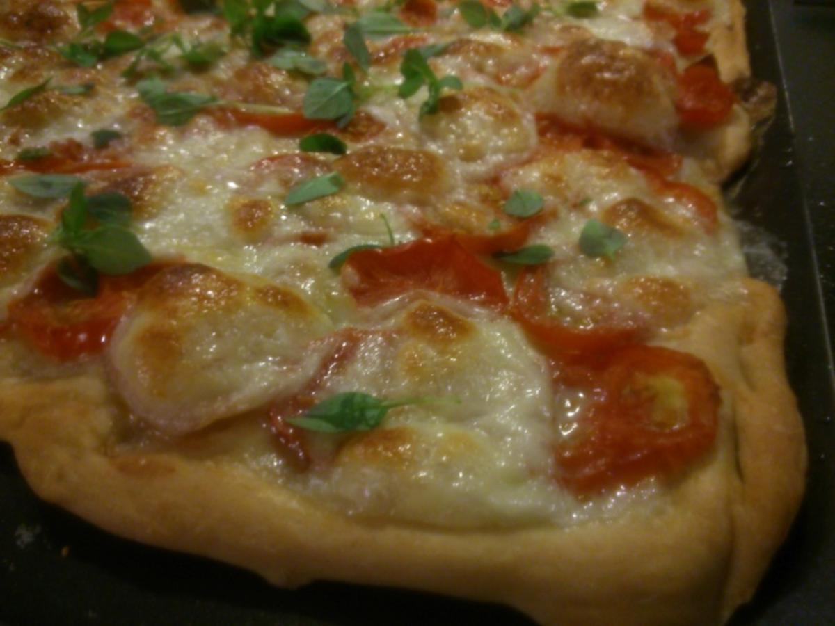 TomateMozzarellaPizza ohne SchnickSchnack! Rezept kochbar.de