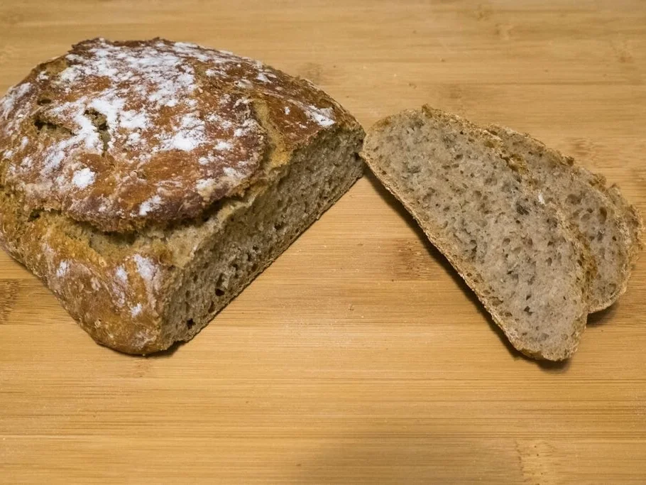 Rezept: Kleines Rosmarin-Pfeffer-Krustenbrot Bild Nr. 2363 Kleines Rosmarin-Pfeffer-Krustenbrot - Rezept - Bild Nr. 2363