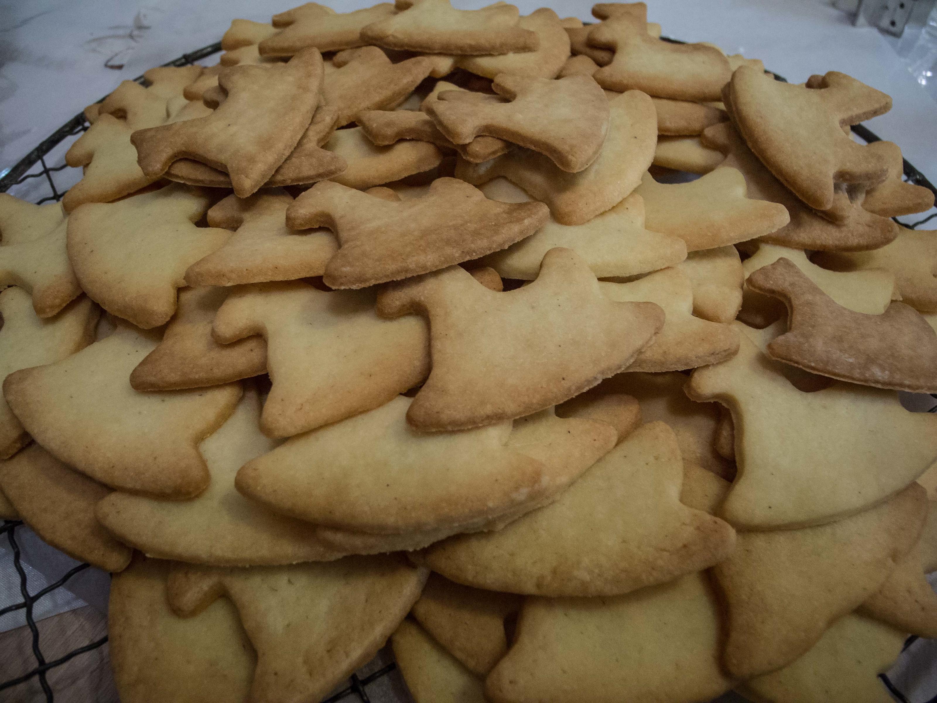 Bilder für Plätzchen: feine Butterplätzchen (Schaukelpferde) - Rezept