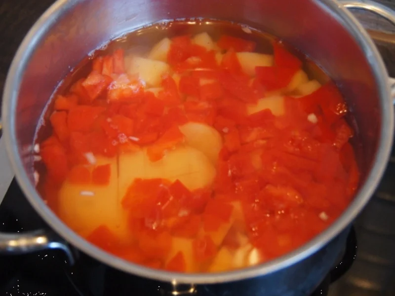 Rezept: Schollenfilet mit Sellerienudeln und Paprika-Kartoffelstampf Bild Nr. 2401 Schollenfilet mit Sellerienudeln und Paprika-Kartoffelstampf - Rezept - Bild Nr. 2401