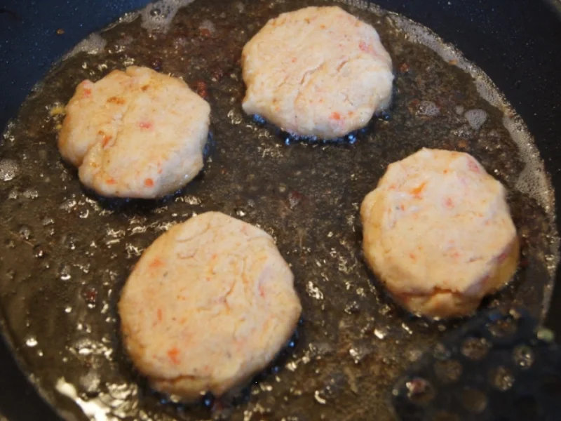 Rezept: Schollenfilet mit Sellerienudeln und Paprika-Kartoffelstampf Bild Nr. 2403 Schollenfilet mit Sellerienudeln und Paprika-Kartoffelstampf - Rezept - Bild Nr. 2403