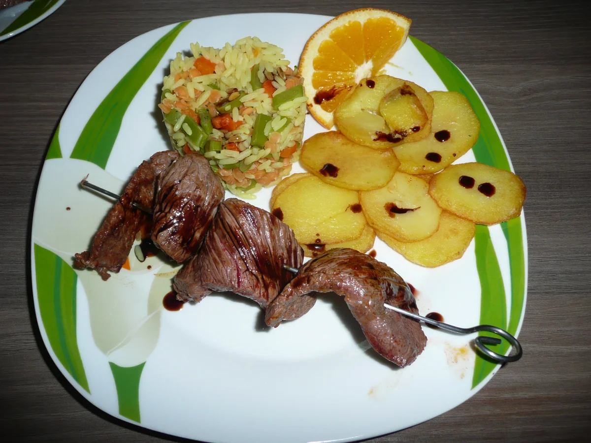 Souflaki Spieße an Pommes + griechischem Reis. - Rezept - Bild Nr. 3359