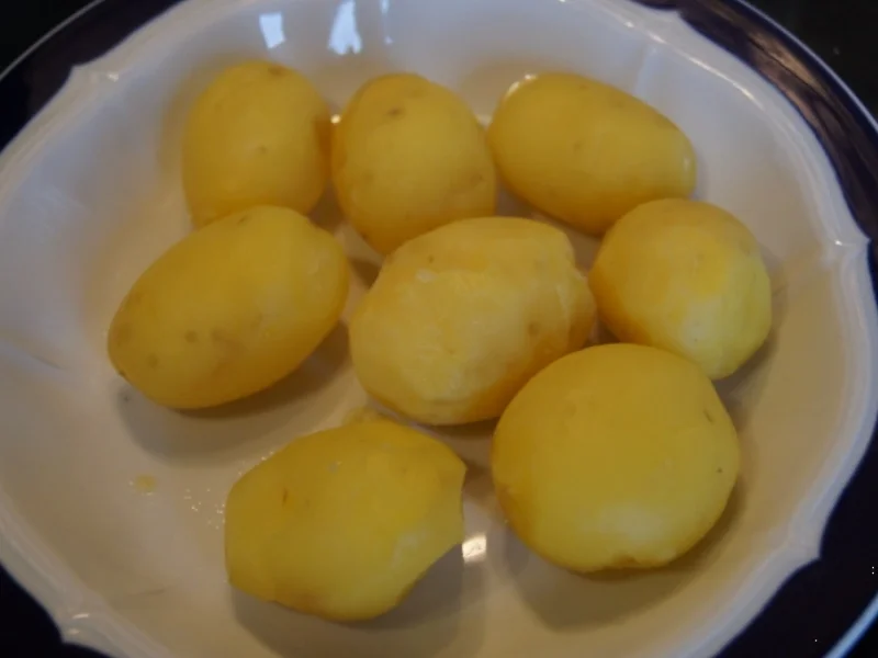 Roastbeef mit Rosmarin-Kartoffeln und pikanter Remoulade - Rezept - Bild Nr. 2474