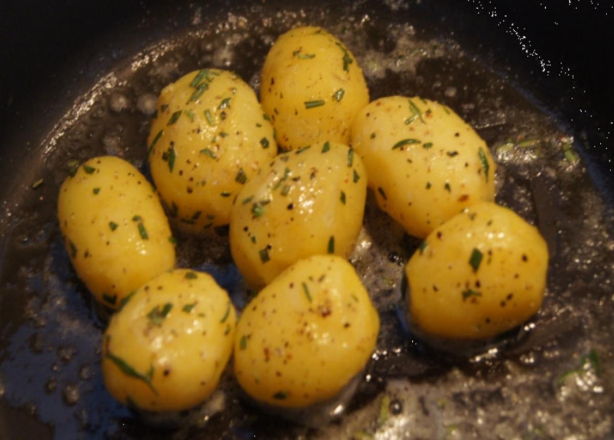 Roastbeef mit Rosmarin-Kartoffeln und pikanter Remoulade - Rezept - Bild Nr. 2475
