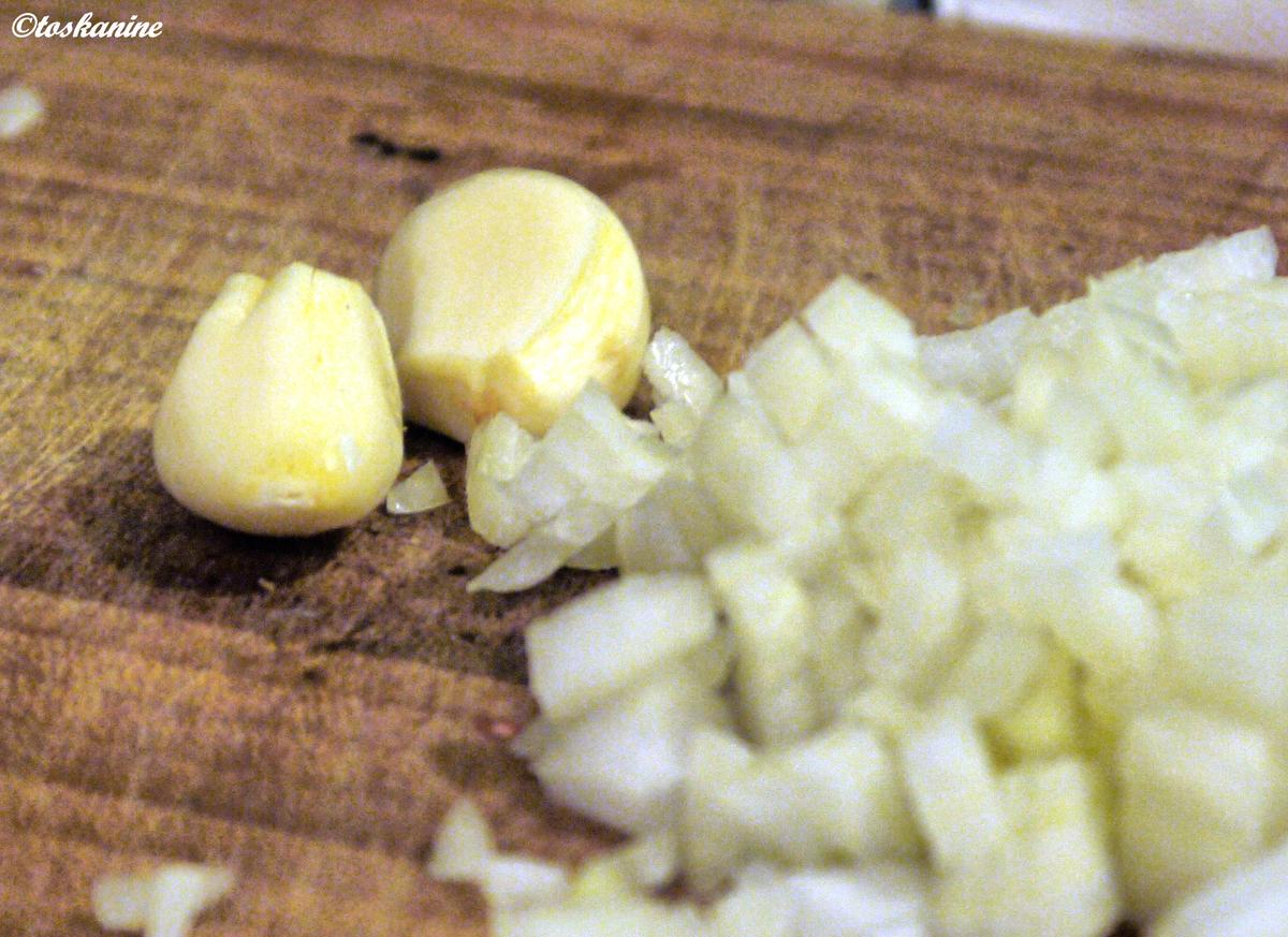 Mandel-Hackbällchen in Paprikasauce und mit Käse überbacken - Rezept - Bild Nr. 2478