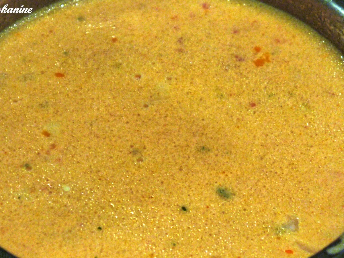 Mandel-Hackbällchen in Paprikasauce und mit Käse überbacken - Rezept - Bild Nr. 2481