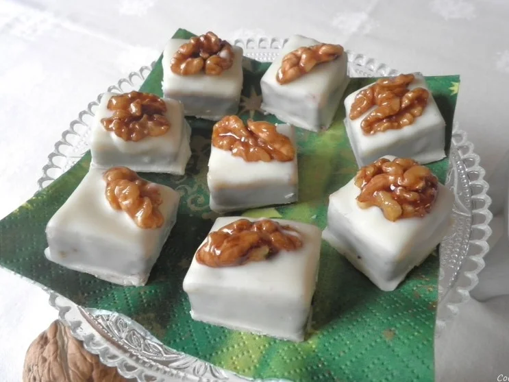 Schokoladenwürfel mit Marzipan, Zimt und Walnüssen ... - Rezept - Bild Nr. 2491