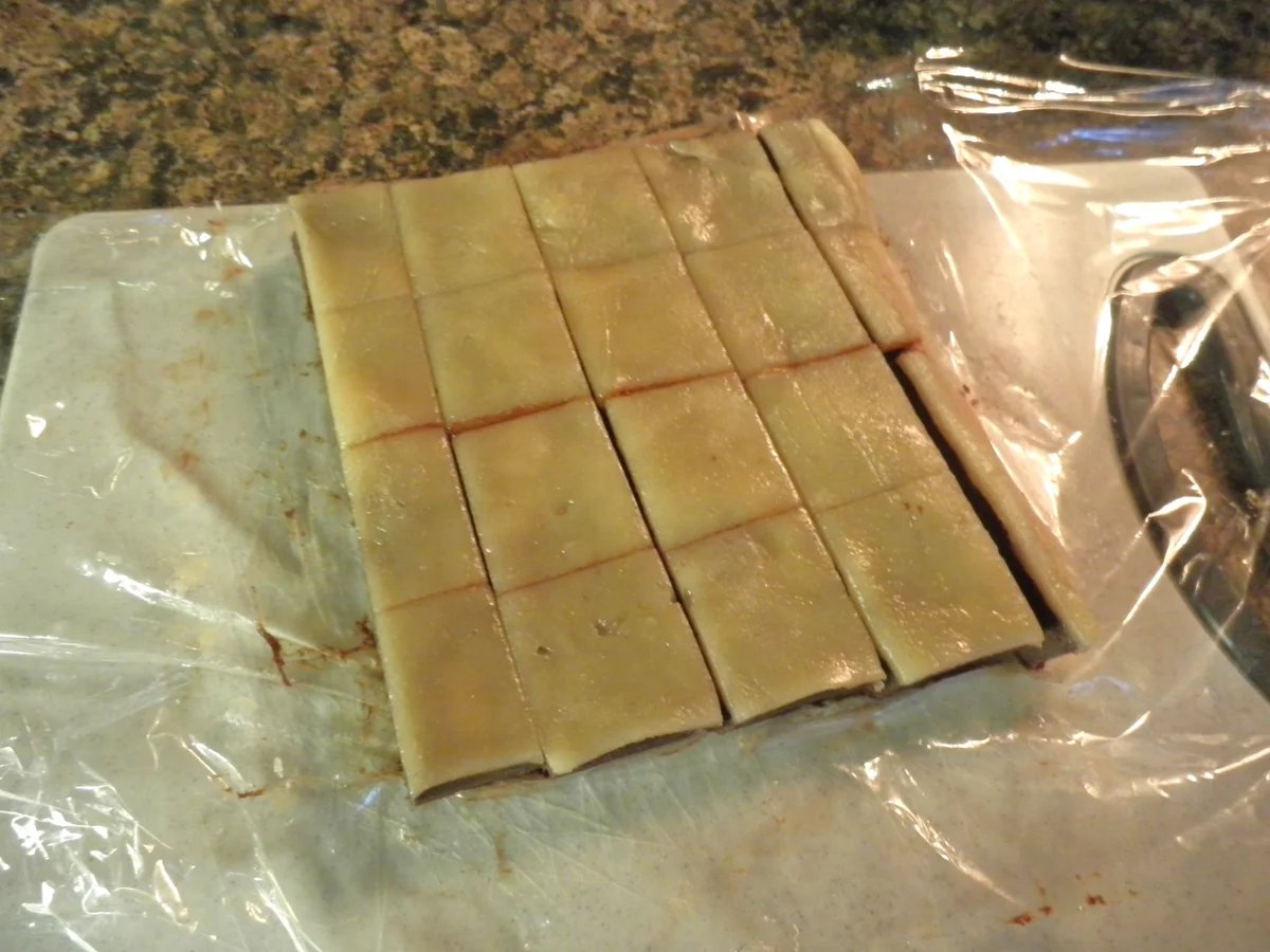 Schokoladenwürfel mit Marzipan, Zimt und Walnüssen ... - Rezept - Bild Nr. 2501