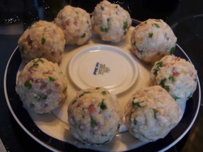 Rezept: Schinken-Semmelknödel mit Steinpilzragout Bild Nr. 2500 Schinken-Semmelknödel mit Steinpilzragout - Rezept - Bild Nr. 2500