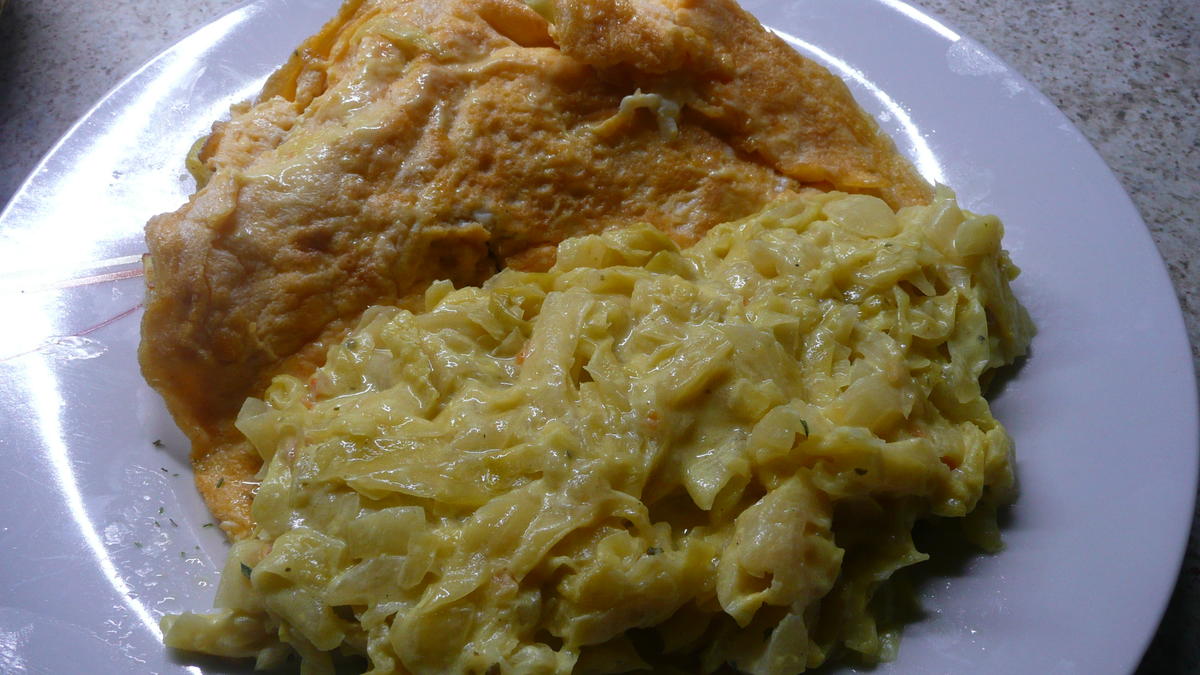 Omelett mit Rahmspitzkohl an Bratkartoffel - Rezept - Bild Nr. 2512