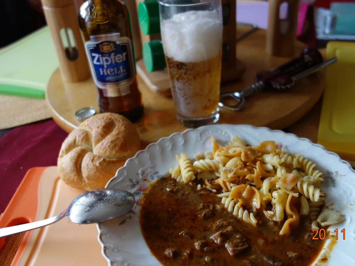 Gulasch - wieder vom Almochs mit neuer Würzung nach Waltl; - Rezept - Bild Nr. 2560