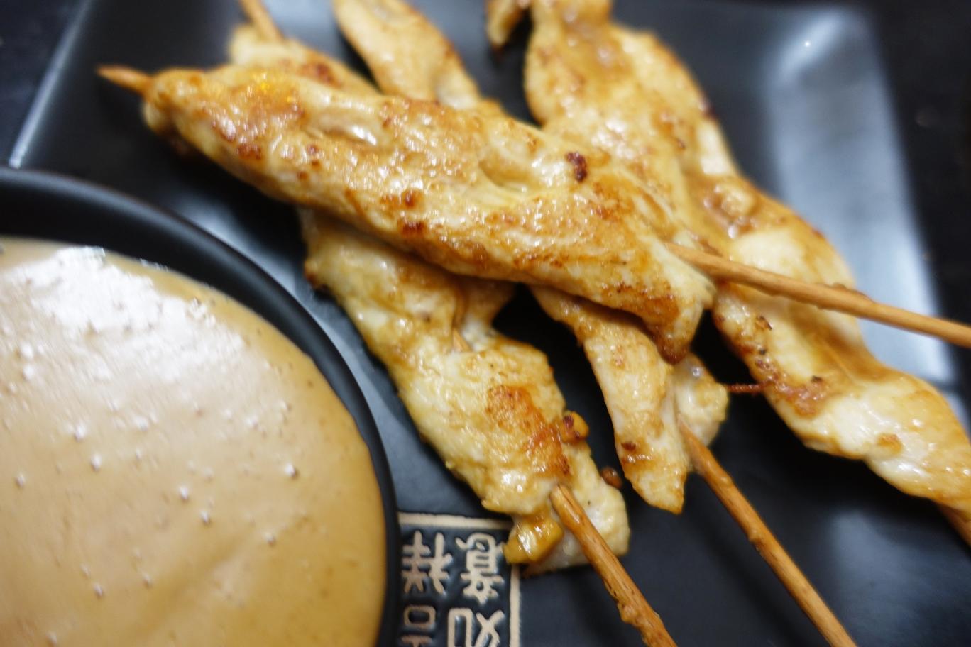 Satay Pouletspiesse mit Erdnusssauce Rezept kochbar.de
