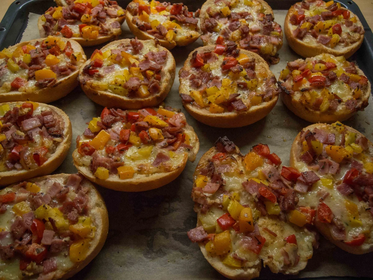 Rezept: Pizzabrötchen Bild Nr. 2775 Pizzabrötchen - Rezept - Bild Nr. 2775