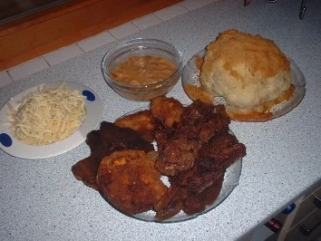 Gemischte Fleischplatte mit Pfifferling/Champinionsoße - Rezept