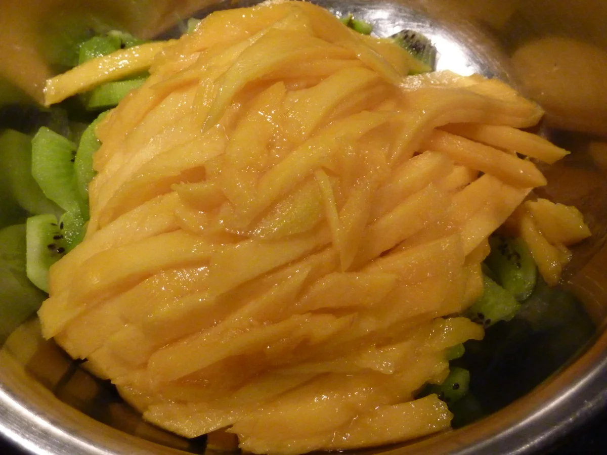 Mango-Nudeln mit Kiwi-Kaki und Granatapfel - Rezept - Bild Nr. 2761