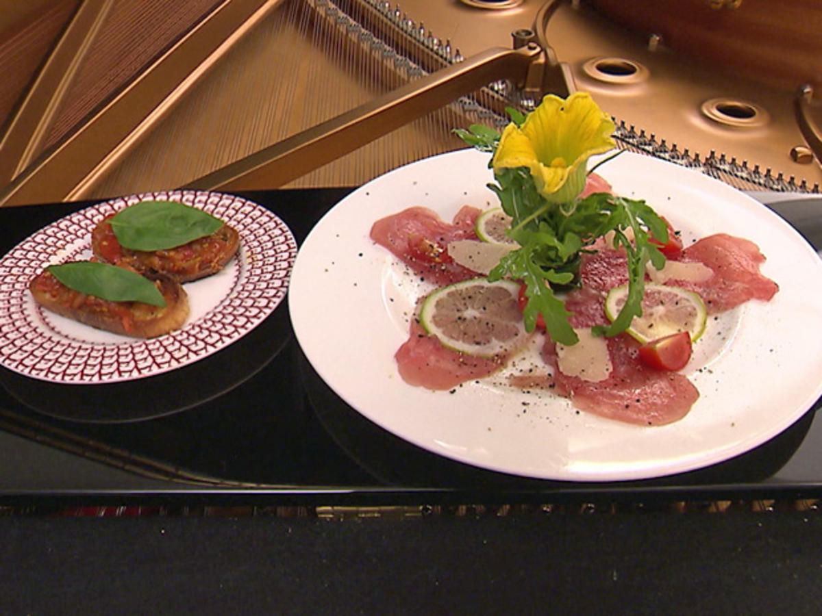Thunfischcarpaccio mit Parmesanhobel und Rucola dazu Bruschetta -
Rezept Durch Das perfekte Dinner