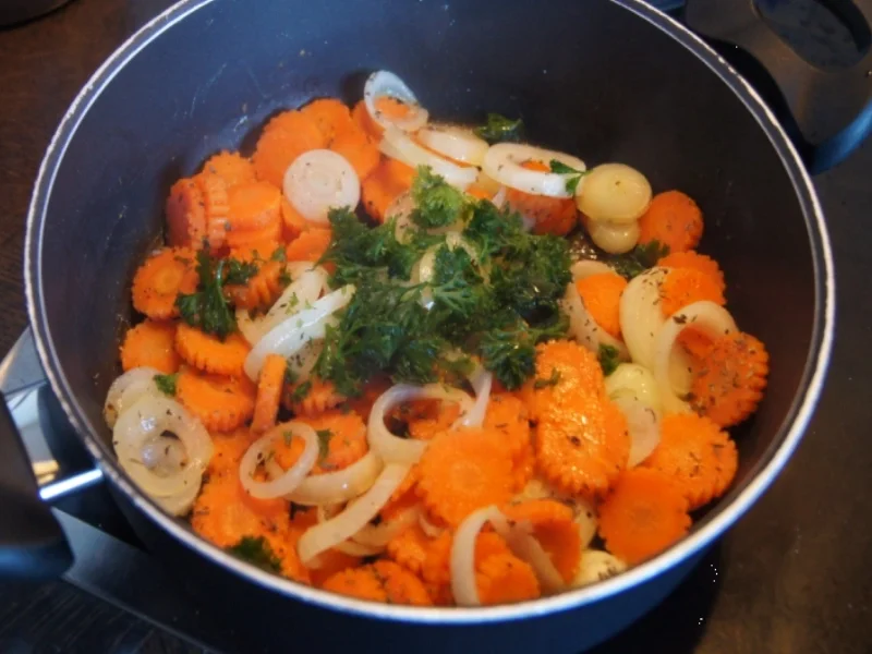 Wildlachsfilet mit Zwiebelmöhrenblüten und Süßkartoffelpüree - Rezept - Bild Nr. 2780